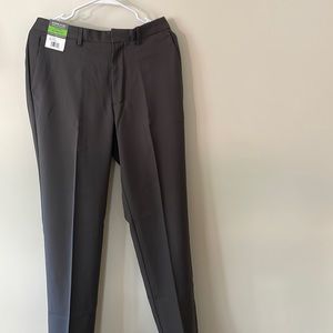 Men’s Haggar comfort performance stretch pants. 32w x 34l, grey